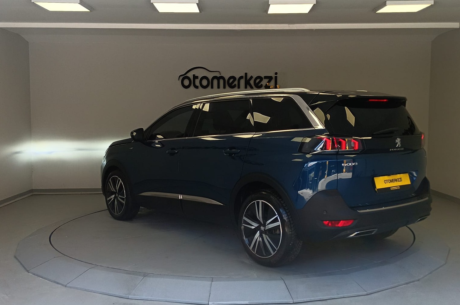PEUGEOT 5008 19
